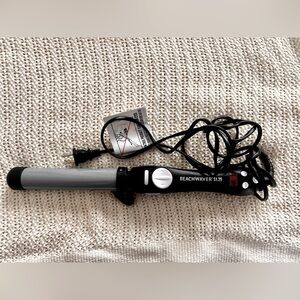 Beachwaver S1.25 in LIKE NEW condition!